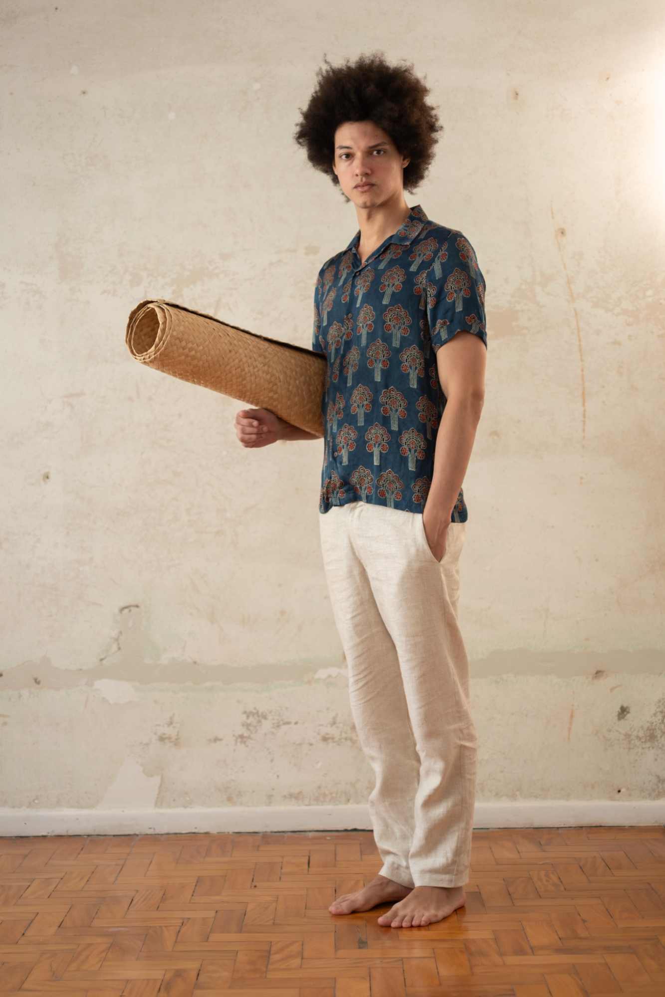 rishi linen trousers in beige