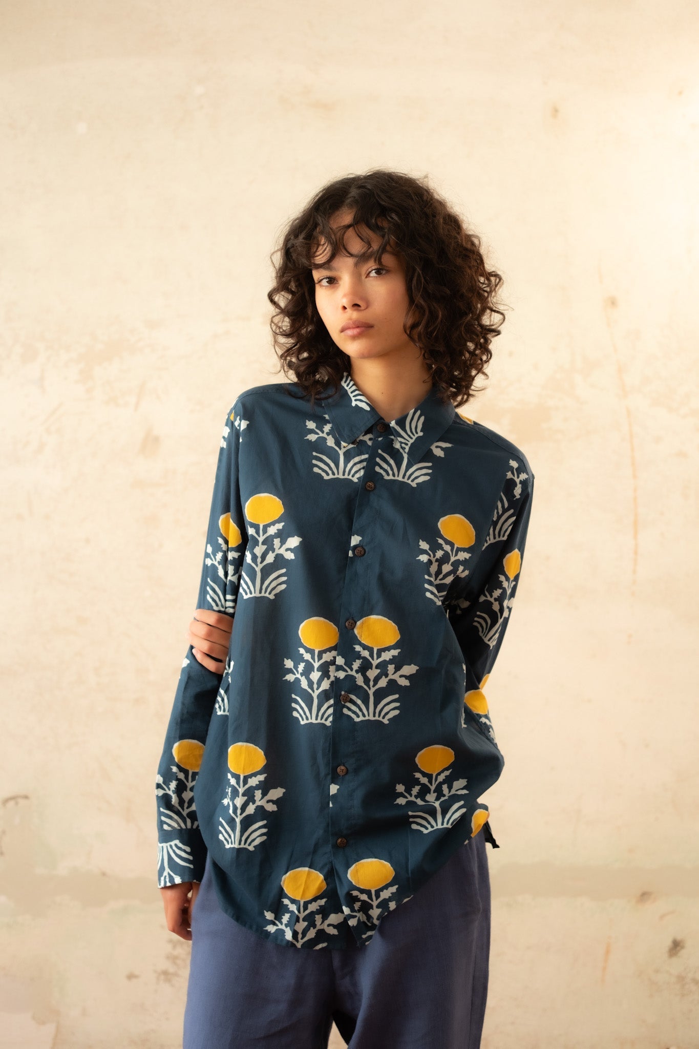 kavi hand-printed long sleeve shirt in blue