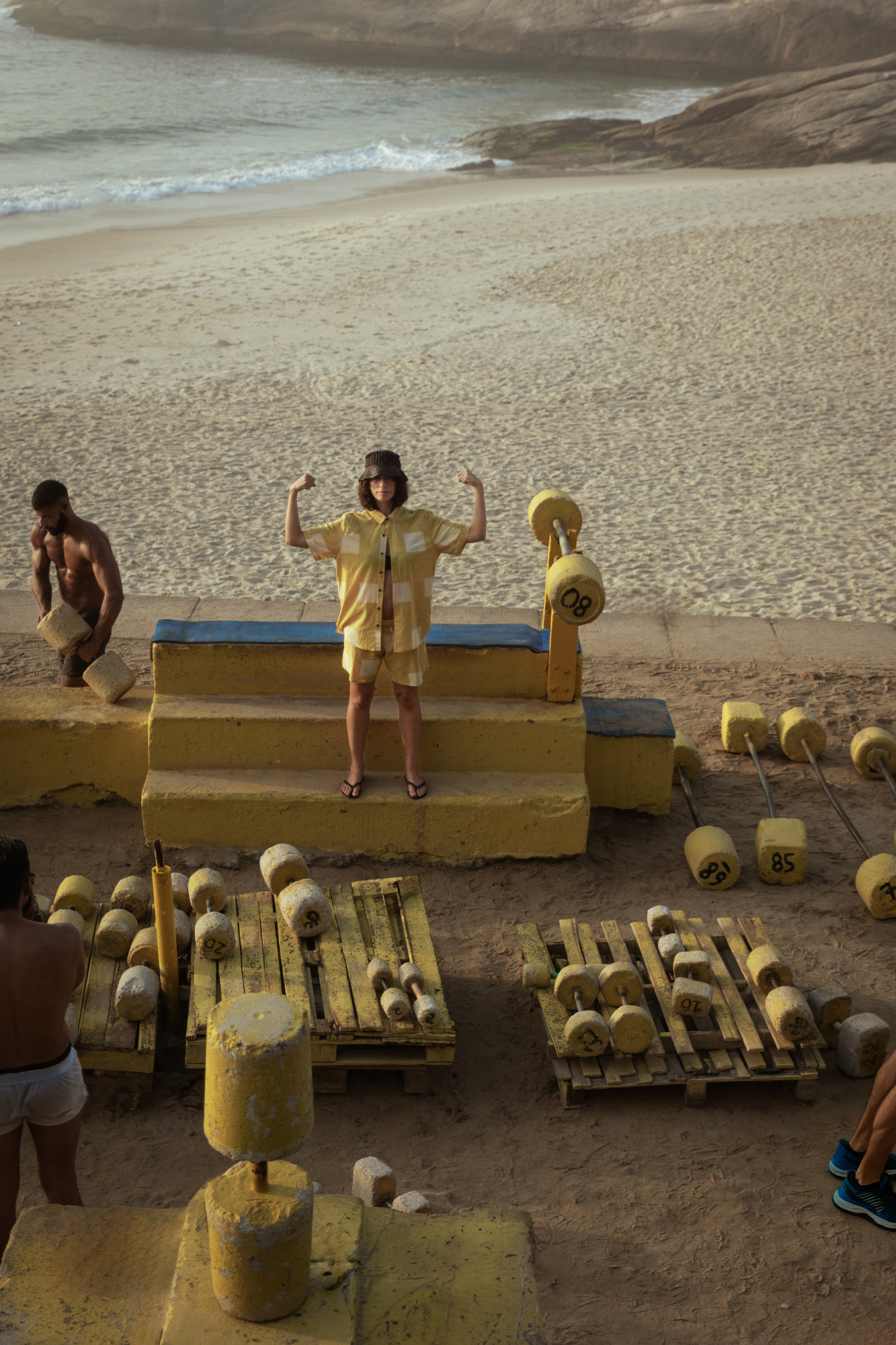jaal hand-printed shorts in yellow