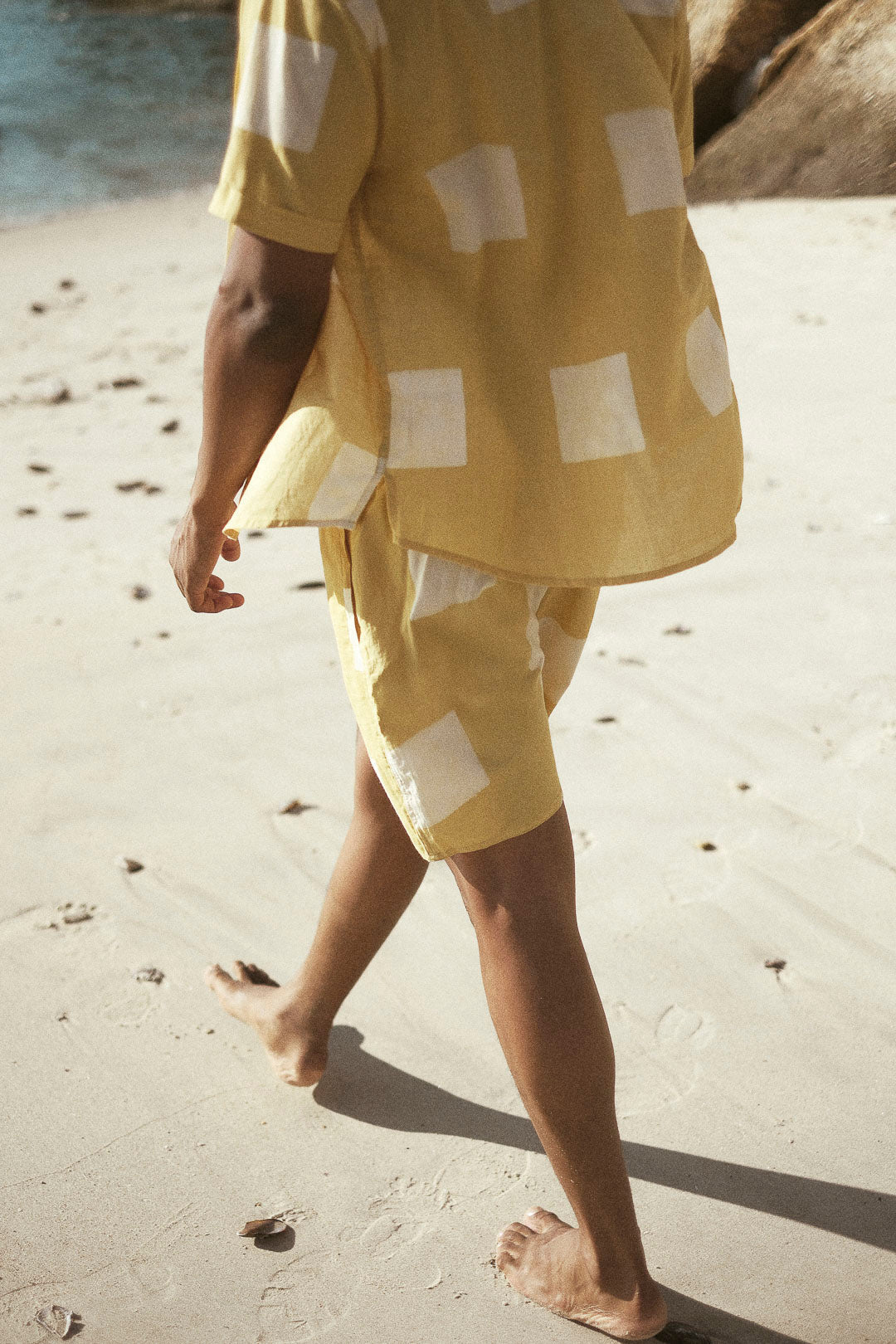 jaal hand-printed shorts in yellow